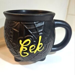 NWT Halloween Ceramic Mug w Cobwebs & Eek written in yellow. 4x4.Cauldron themed